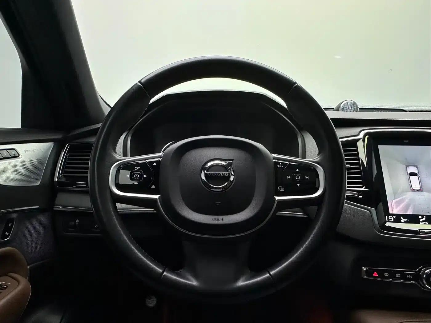 2021 Volvo XC90 B6 Inscription Luxury Edition 7-seater — миниатюра 18