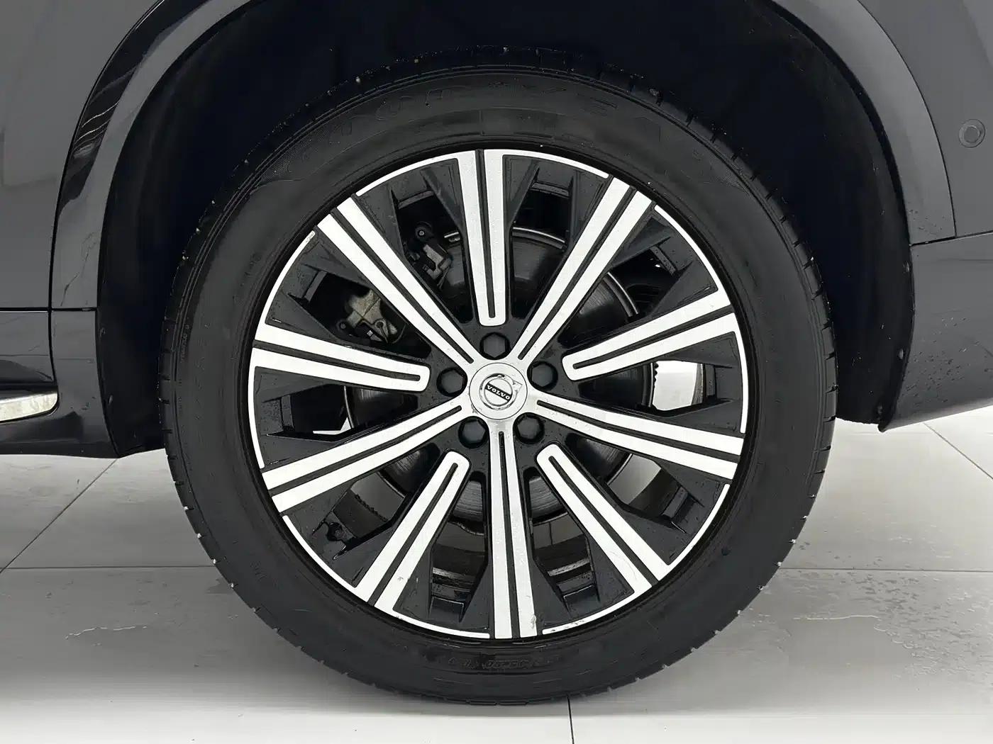 2021 Volvo XC90 B6 Inscription Luxury Edition 7-seater — миниатюра 22