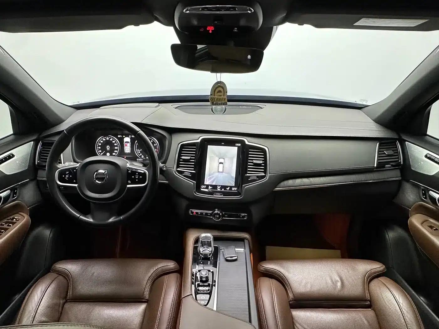 2021 Volvo XC90 B6 Inscription Luxury Edition 7-seater — миниатюра 9