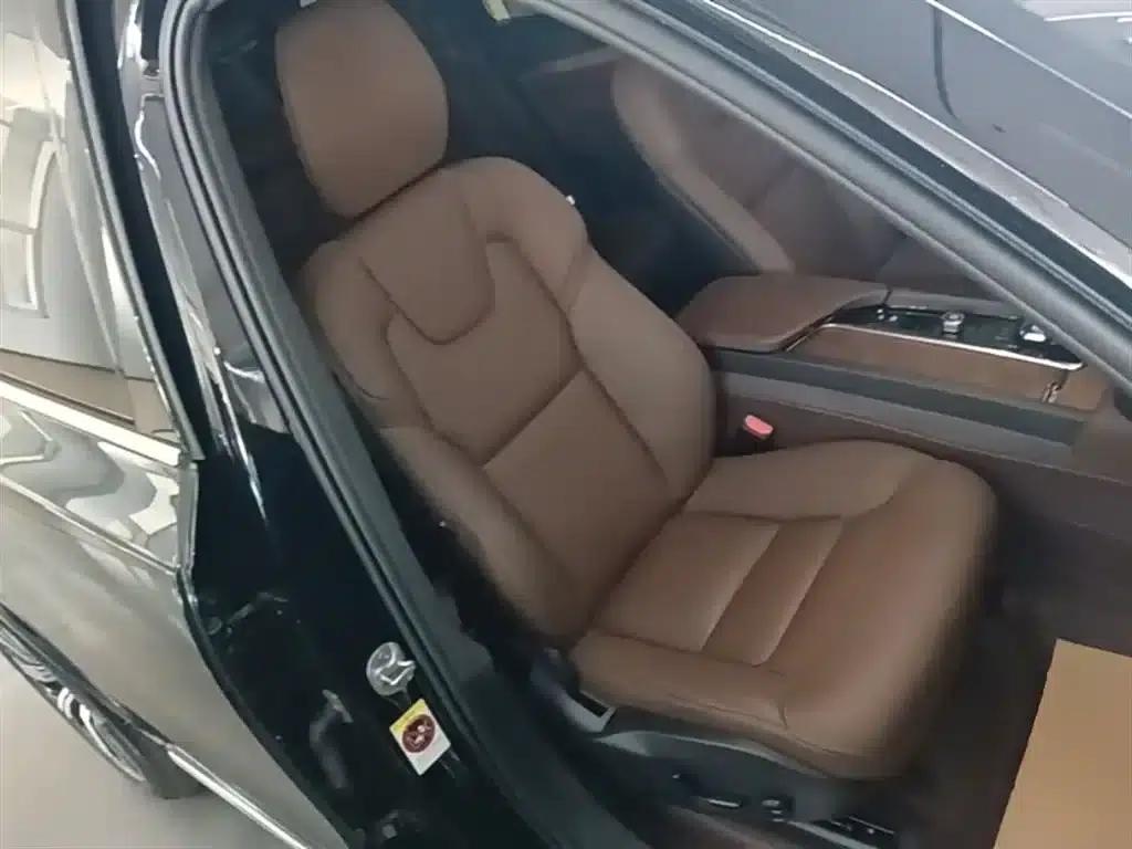 2024 Volvo XC90 B6 Inscription Luxury Edition 7-seater — миниатюра 25