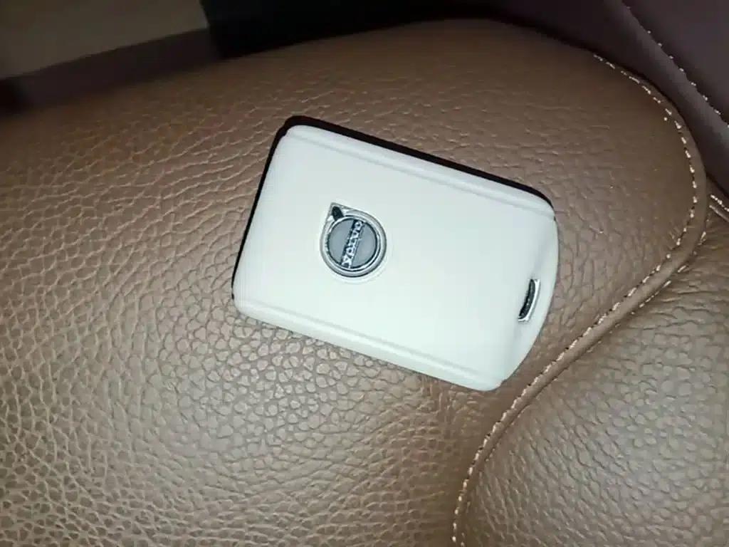 2024 Volvo XC90 B6 Inscription Luxury Edition 7-seater — миниатюра 9