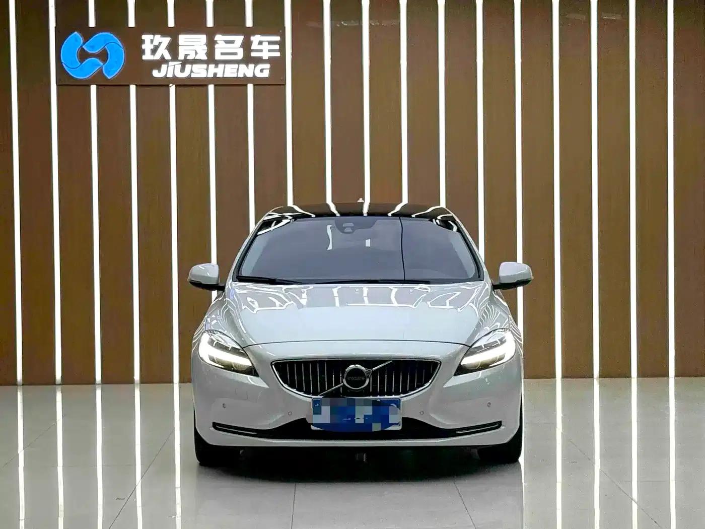 2017 Volvo V40 T3 Smart Edition — миниатюра 2