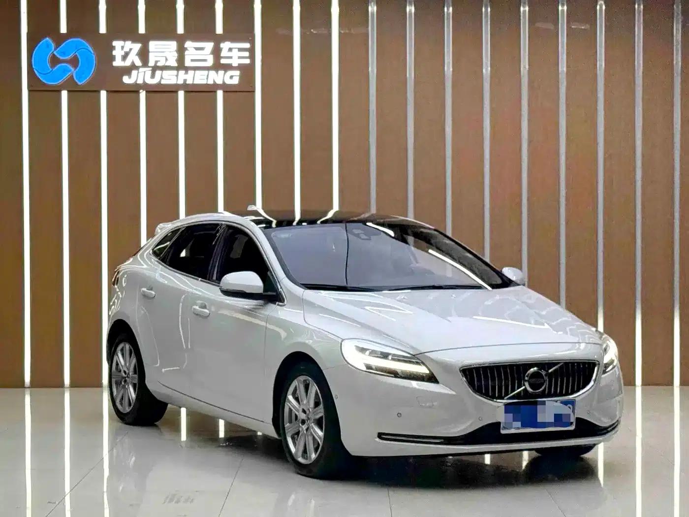 2017 Volvo V40 T3 Smart Edition — миниатюра 3