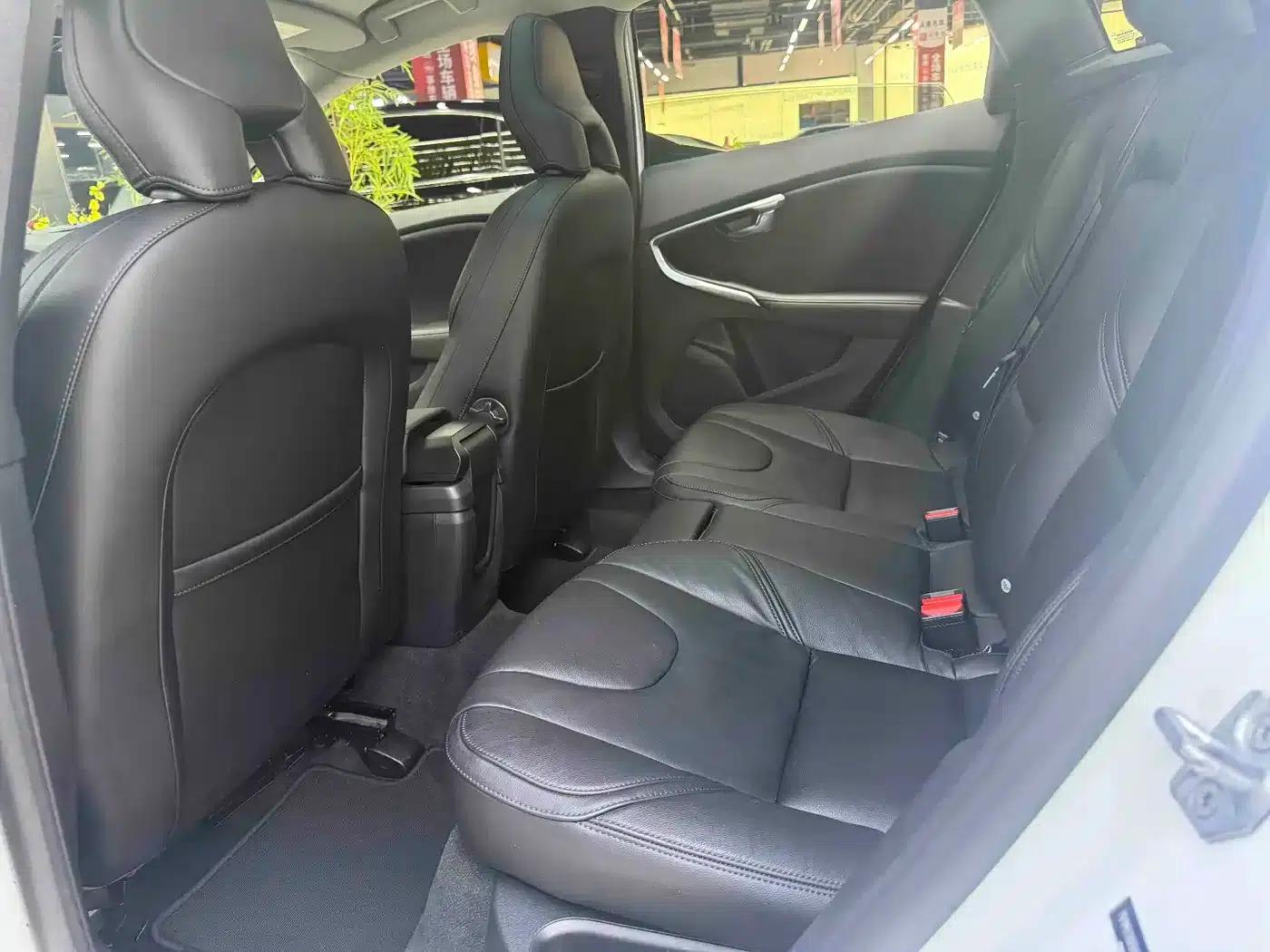 2017 Volvo V40 T3 Smart Edition — миниатюра 4
