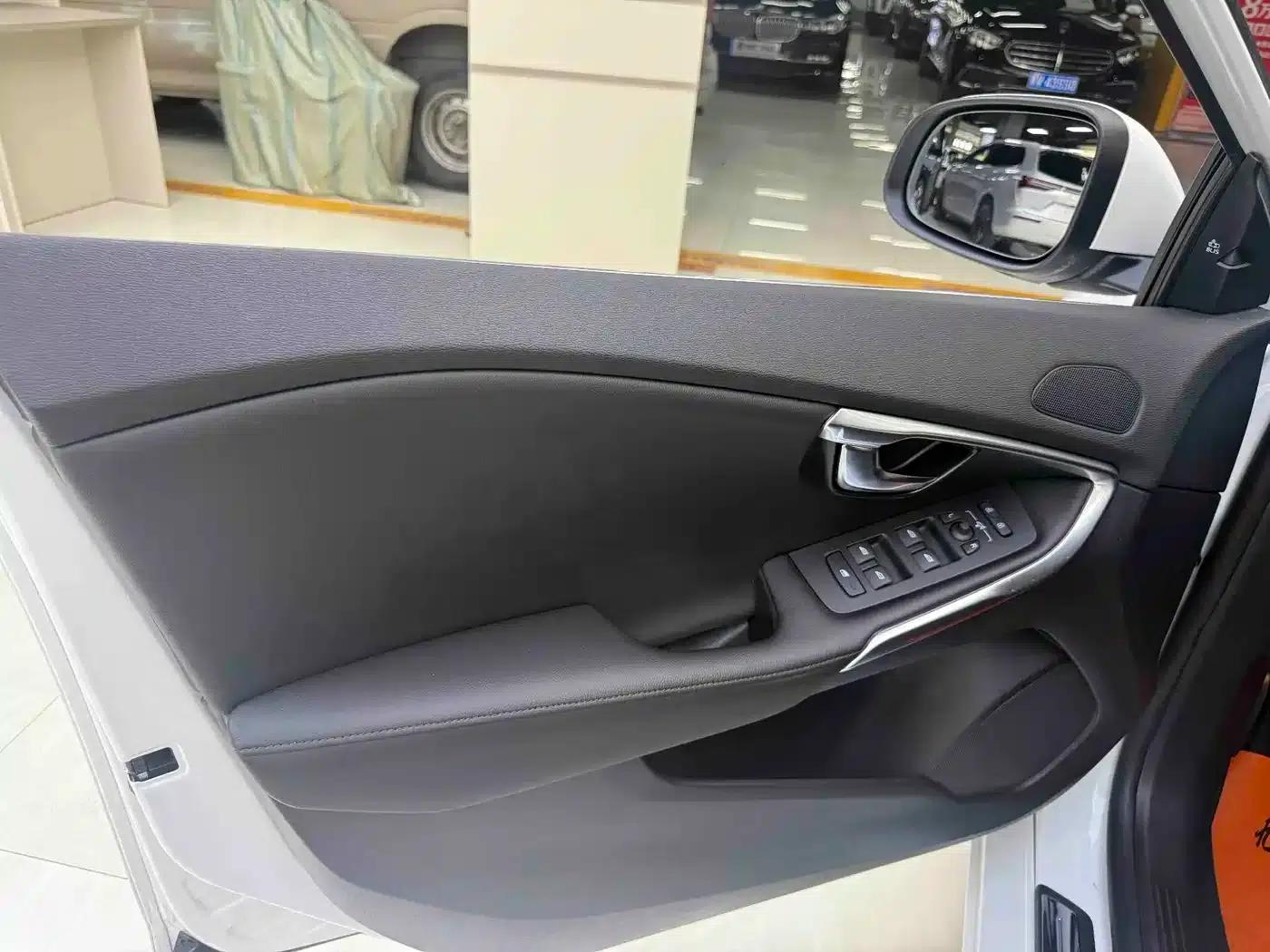 2017 Volvo V40 T3 Smart Edition — миниатюра 6