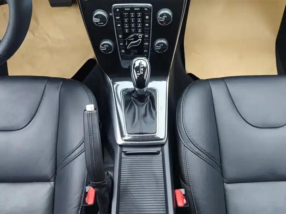 2019 Volvo V40 T3 Smart Edition — миниатюра 16