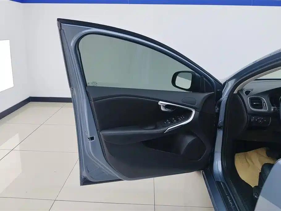 2019 Volvo V40 T3 Smart Edition — миниатюра 7
