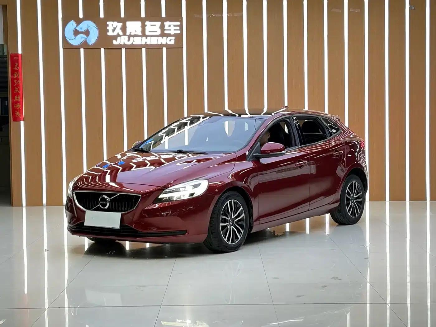 2017 Volvo V40 T3 Smart Edition — миниатюра 1