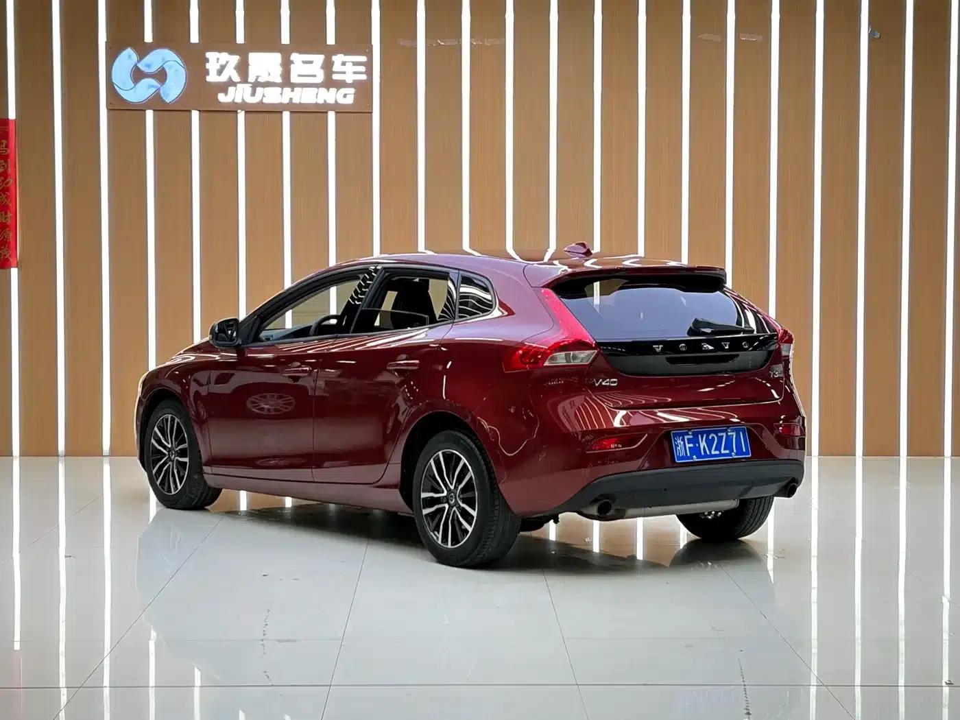 2017 Volvo V40 T3 Smart Edition — миниатюра 3