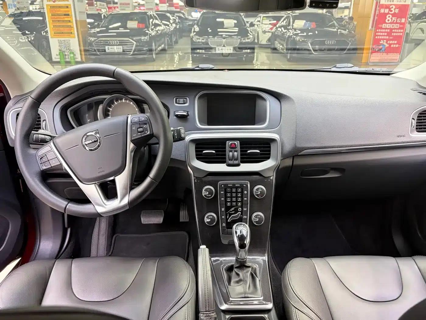 2017 Volvo V40 T3 Smart Edition — миниатюра 5