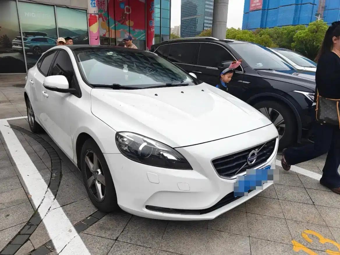2016 Volvo V40 T3 Smart Edition — миниатюра 3