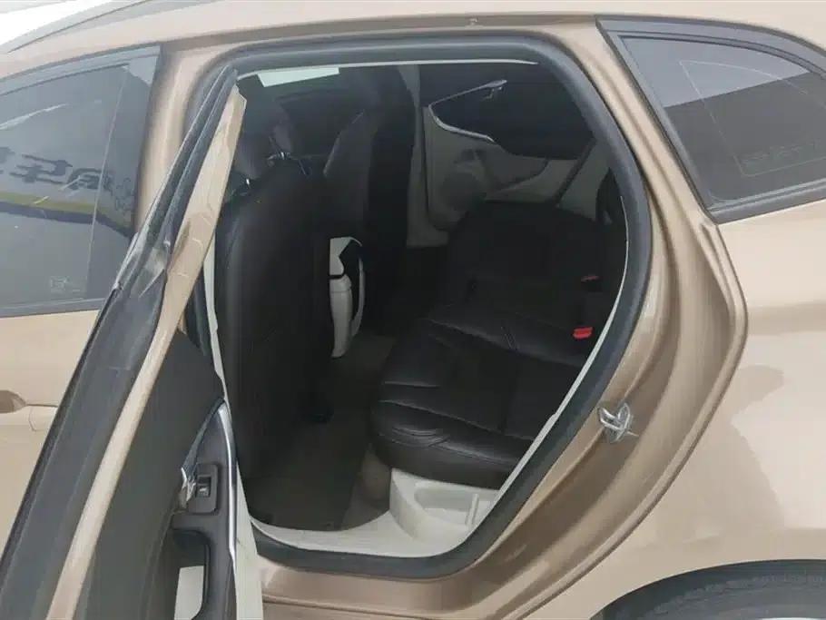 2015 Volvo V40 1.6T Smart Edition — миниатюра 11