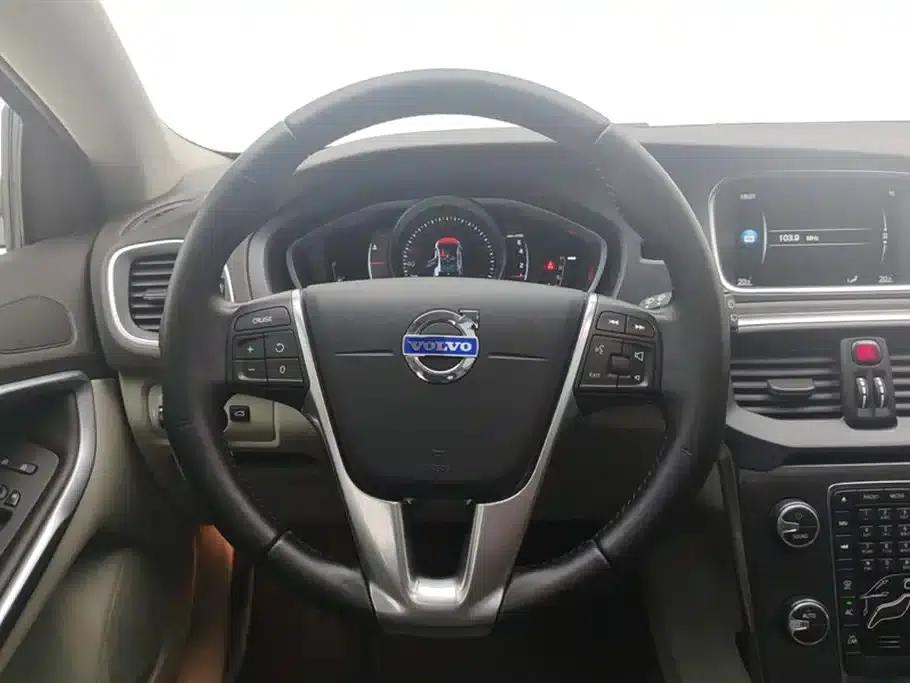 2015 Volvo V40 1.6T Smart Edition — миниатюра 15
