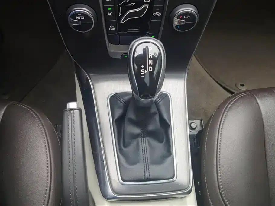 2015 Volvo V40 1.6T Smart Edition — миниатюра 16