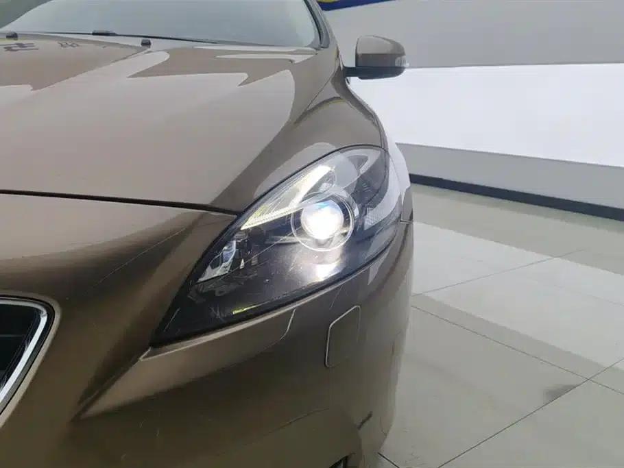 2015 Volvo V40 1.6T Smart Edition — миниатюра 5