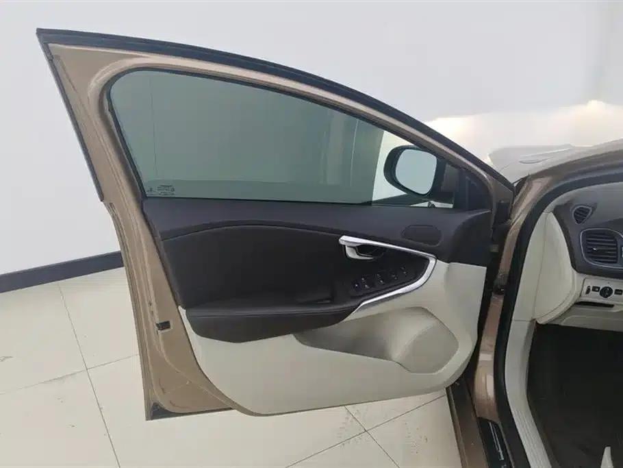 2015 Volvo V40 1.6T Smart Edition — миниатюра 7
