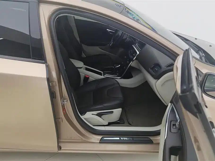 2015 Volvo V40 1.6T Smart Edition — миниатюра 8