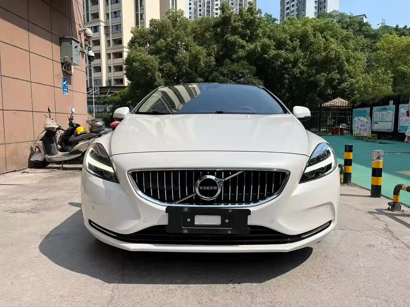 2018 Volvo V40 T3 Smart Edition — миниатюра 2