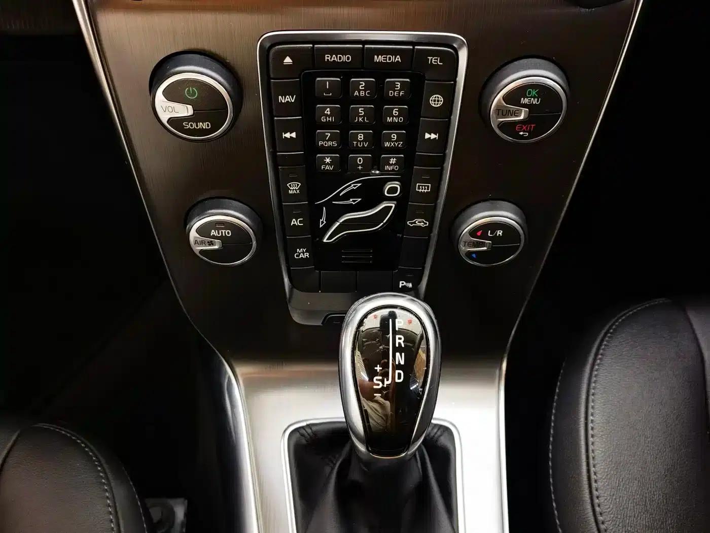 2015 Volvo V40 1.6T Smart Edition — миниатюра 10
