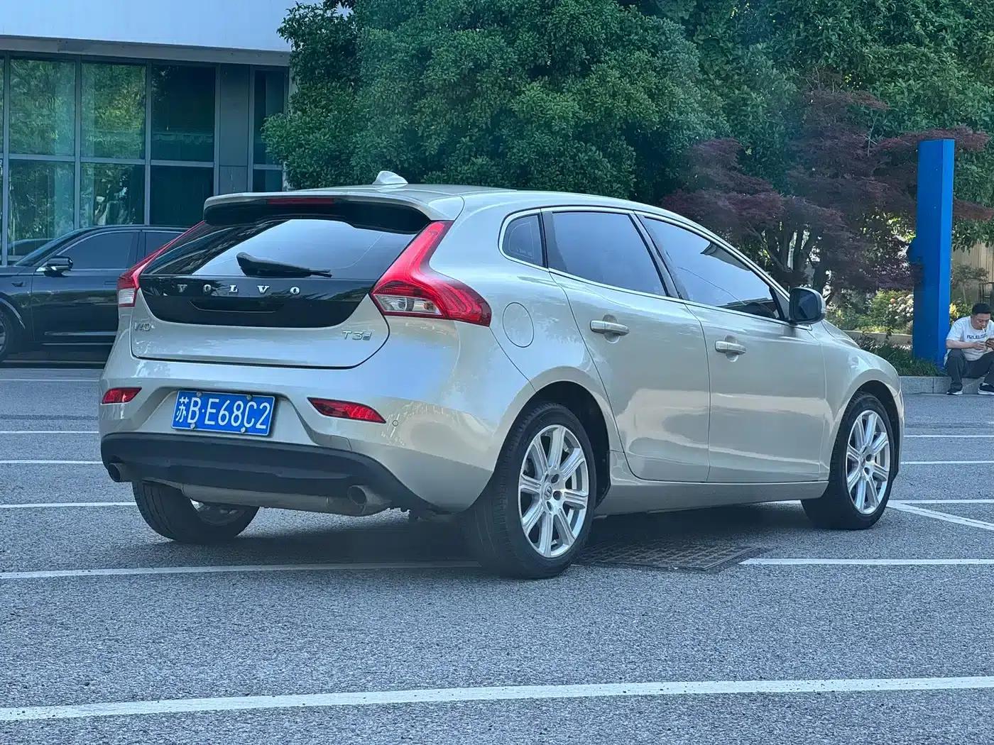 2017 Volvo V40 T3 Smart Edition — миниатюра 3