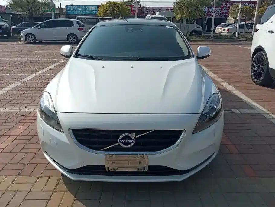 2016 Volvo V40 T4 Smart Edition — миниатюра 2