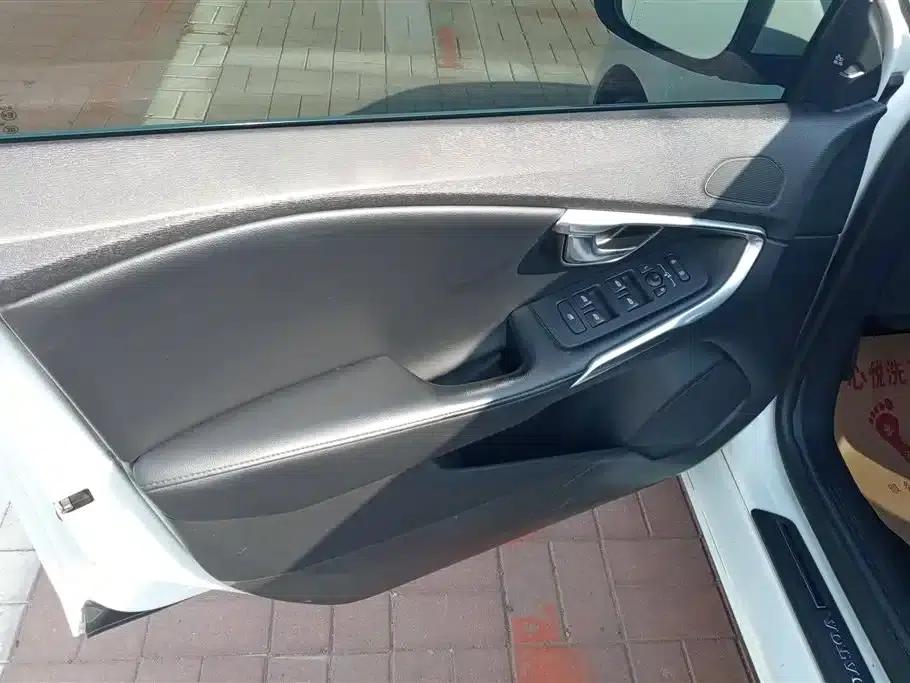 2016 Volvo V40 T4 Smart Edition — миниатюра 7