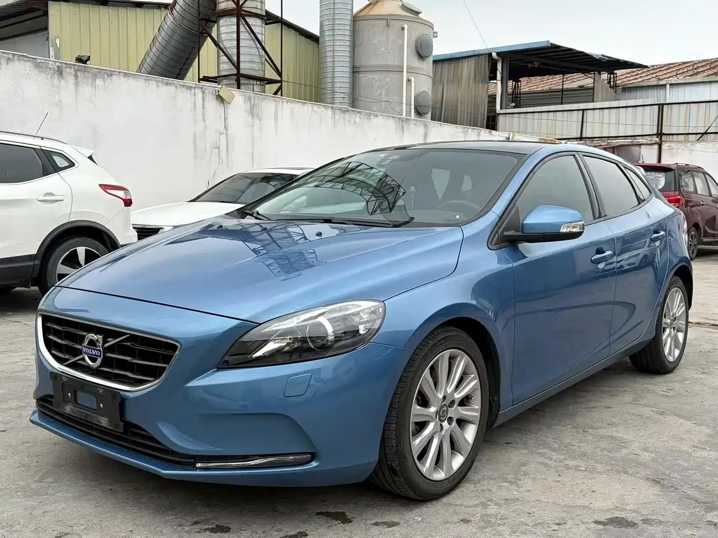 2015 Volvo V40 1.6T Smart Edition — миниатюра 1