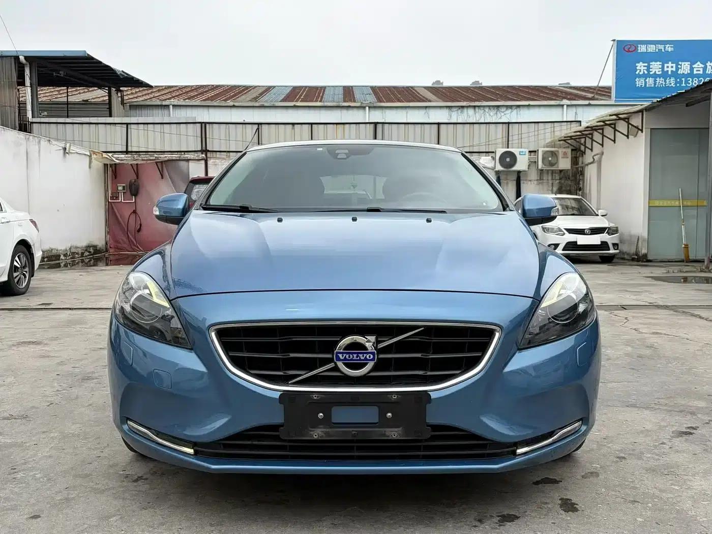2015 Volvo V40 1.6T Smart Edition — миниатюра 2