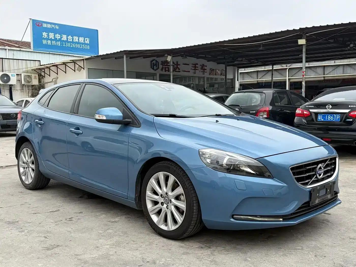 2015 Volvo V40 1.6T Smart Edition — миниатюра 3