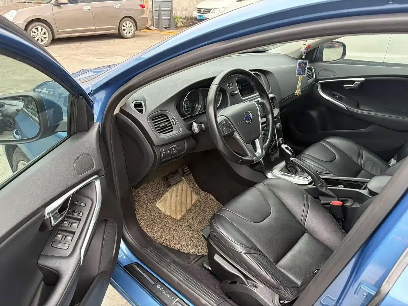 2015 Volvo V40 1.6T Smart Edition — миниатюра 4