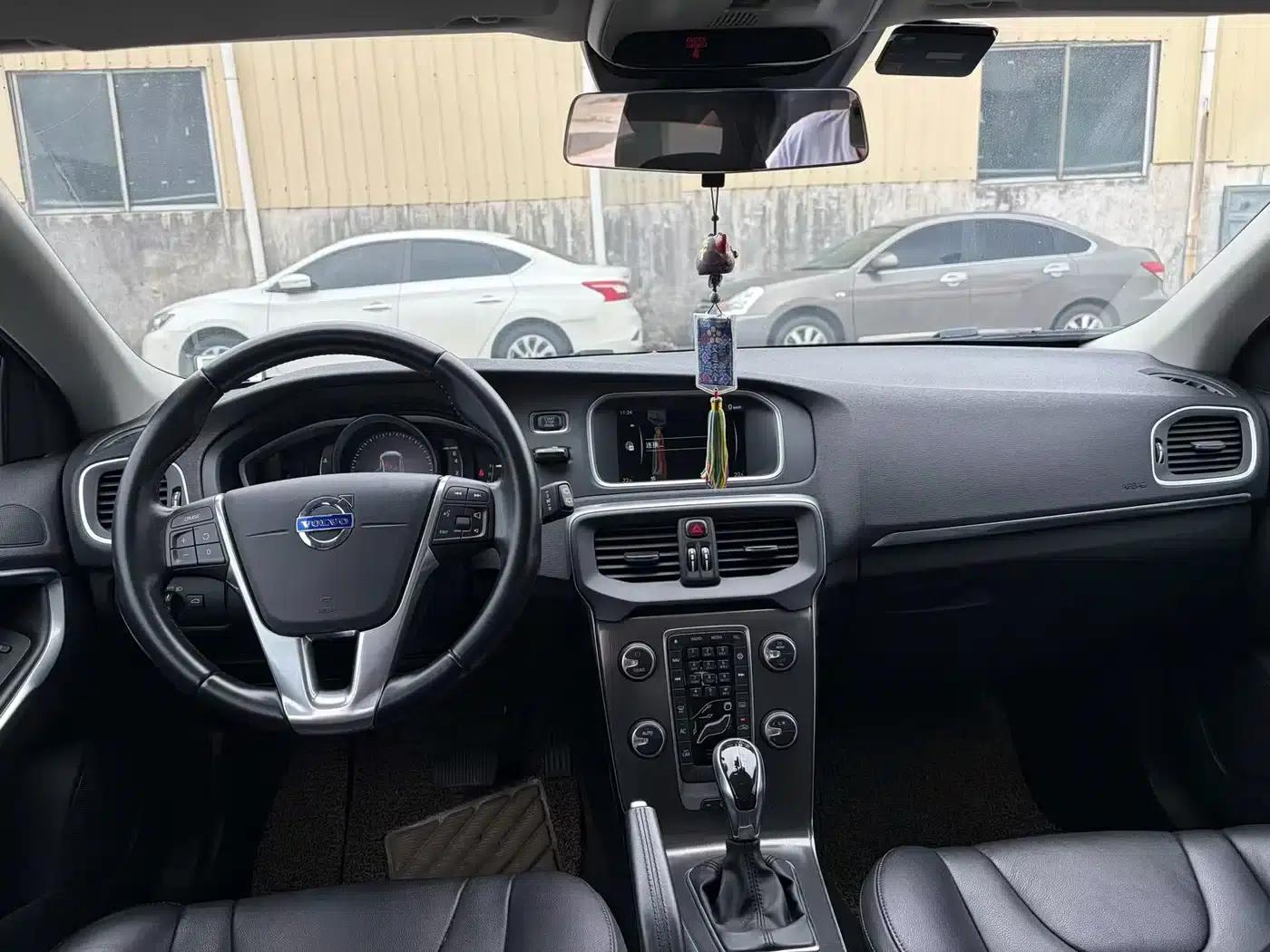 2015 Volvo V40 1.6T Smart Edition — миниатюра 5
