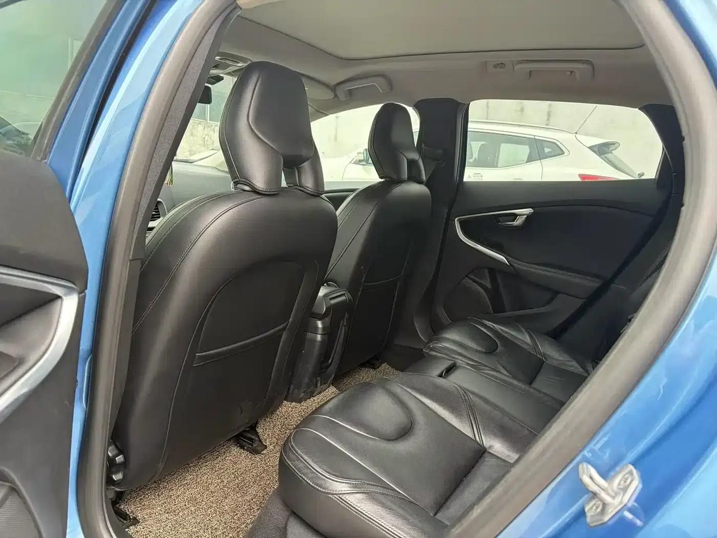 2015 Volvo V40 1.6T Smart Edition — миниатюра 6
