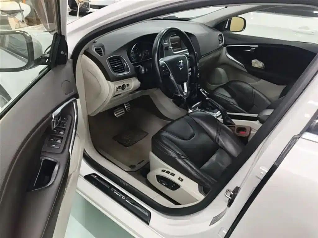 2014 Volvo V40 2.0T Smart Edition — миниатюра 16