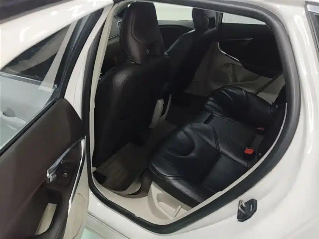 2014 Volvo V40 2.0T Smart Edition — миниатюра 17