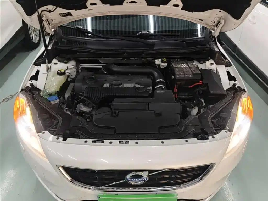 2014 Volvo V40 2.0T Smart Edition — миниатюра 20