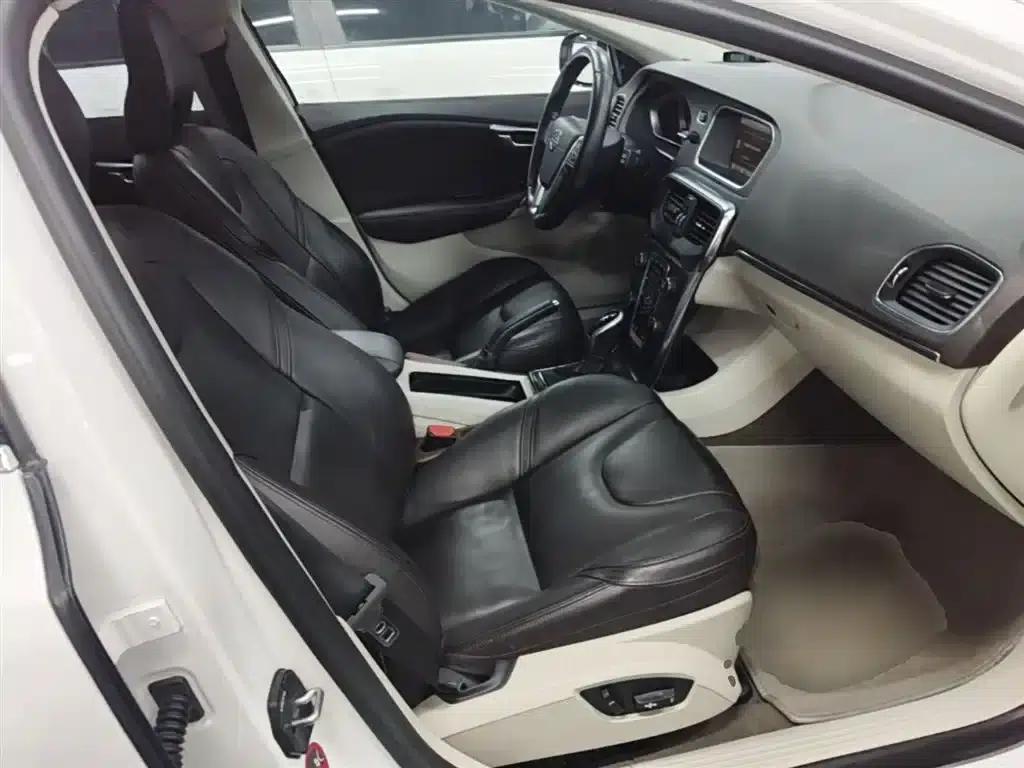 2014 Volvo V40 2.0T Smart Edition — миниатюра 25