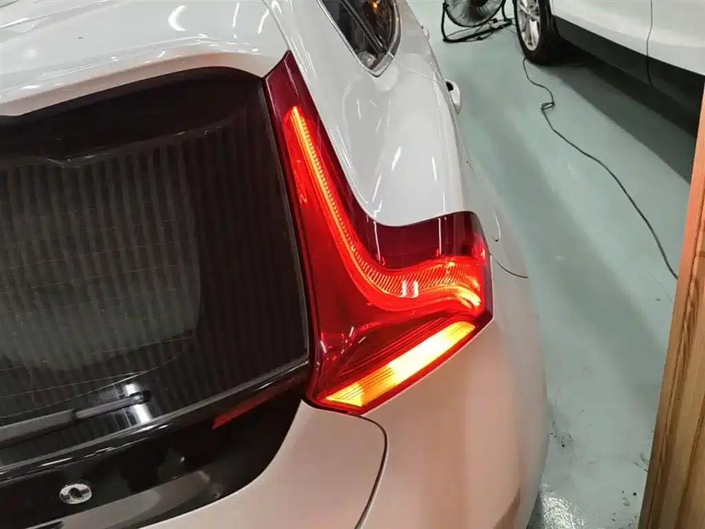 2014 Volvo V40 2.0T Smart Edition — миниатюра 8