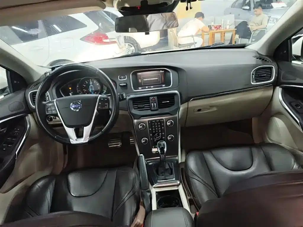 2014 Volvo V40 2.0T Smart Edition — миниатюра 10