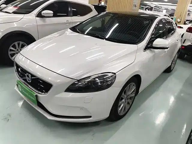 2014 Volvo V40 2.0T Smart Edition