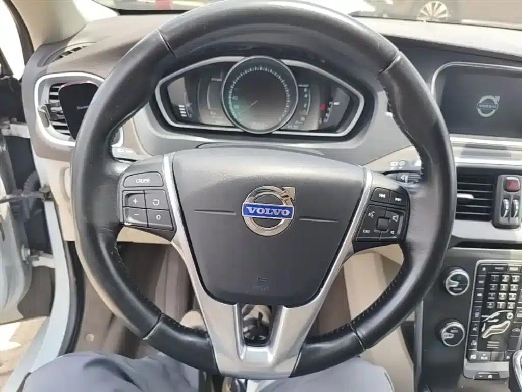 2015 Volvo V40 1.6T Smart Edition — миниатюра 11