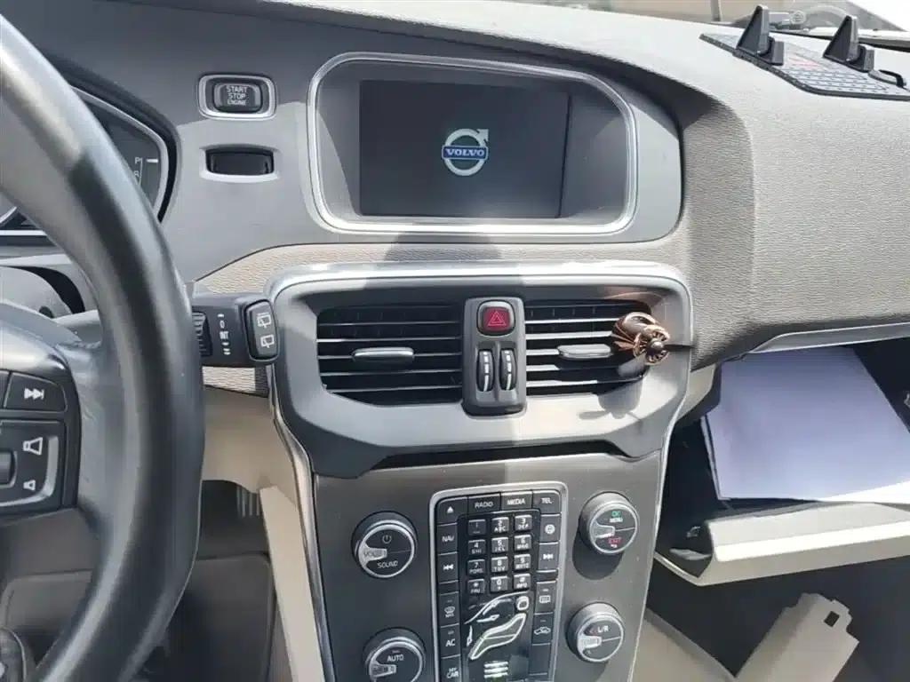 2015 Volvo V40 1.6T Smart Edition — миниатюра 13