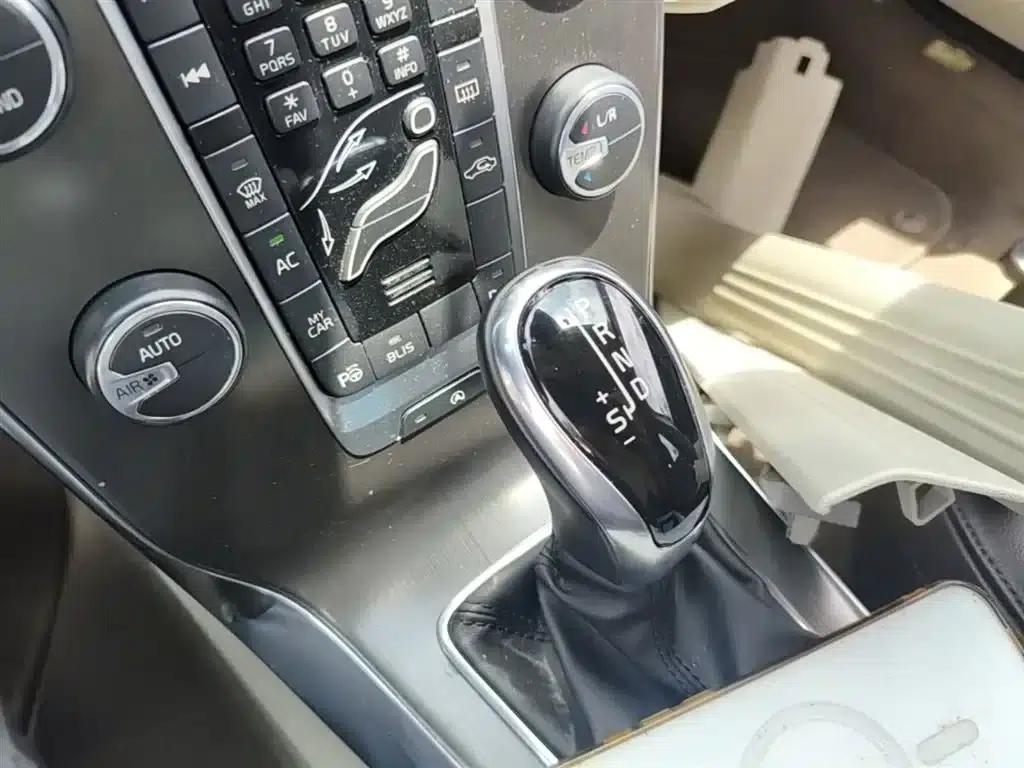 2015 Volvo V40 1.6T Smart Edition — миниатюра 14