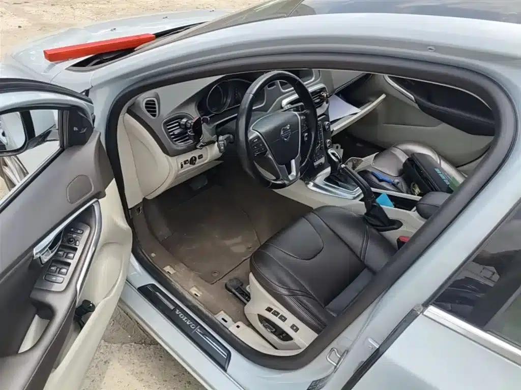 2015 Volvo V40 1.6T Smart Edition — миниатюра 16
