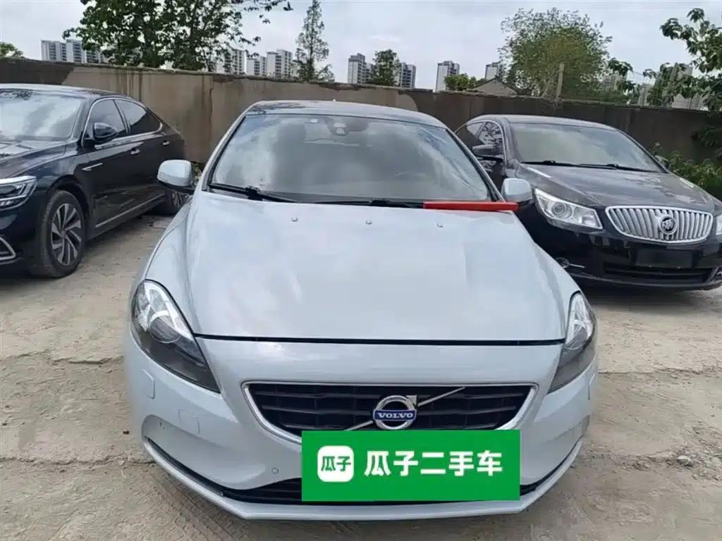 2015 Volvo V40 1.6T Smart Edition — миниатюра 3