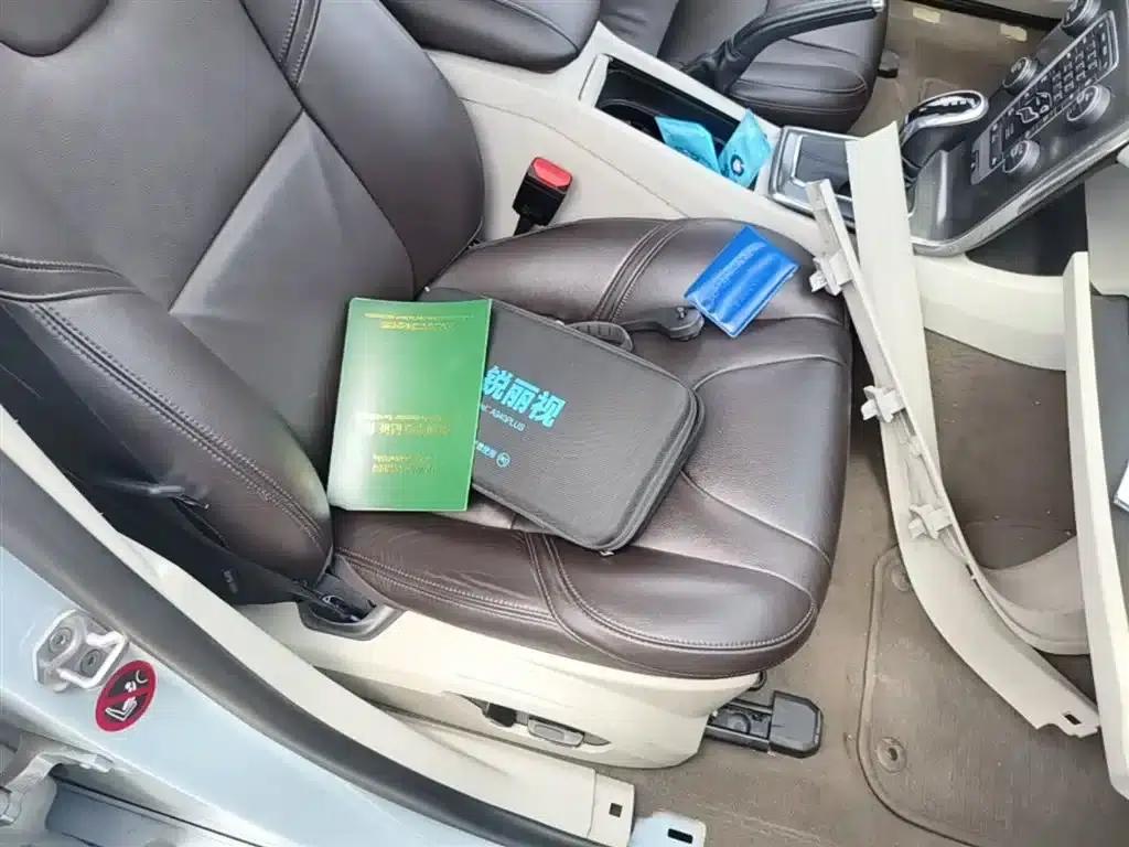 2015 Volvo V40 1.6T Smart Edition — миниатюра 25