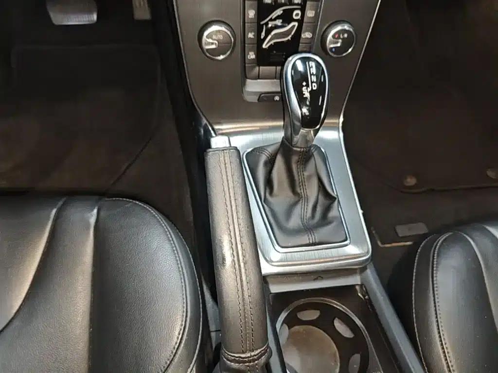 2016 Volvo V40 T3 Smart Edition — миниатюра 14