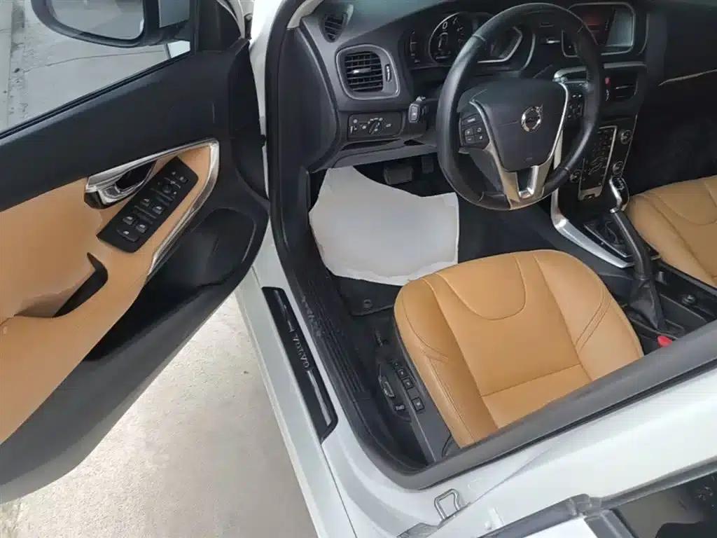 2019 Volvo V40 T3 Smart Edition — миниатюра 16