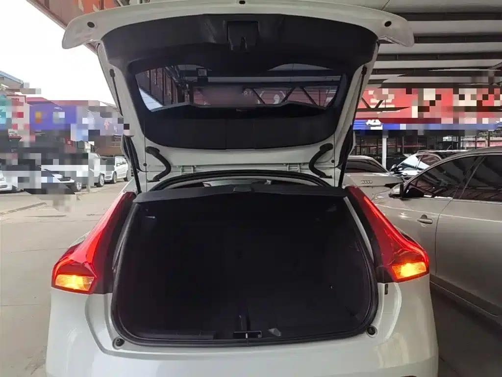 2019 Volvo V40 T3 Smart Edition — миниатюра 19