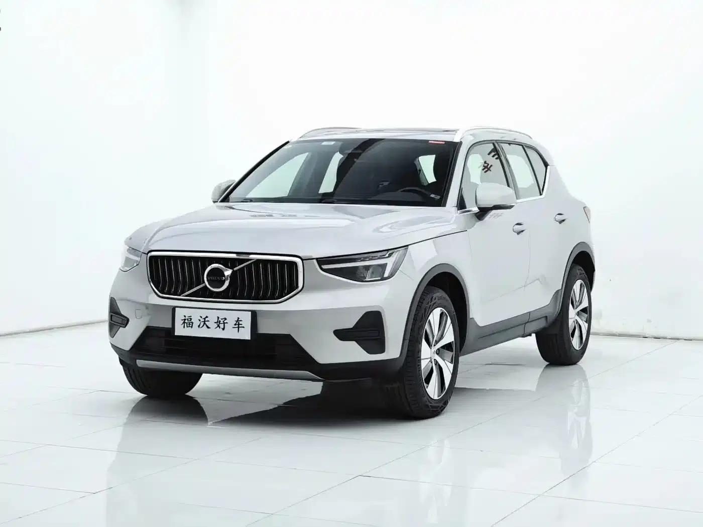 2024 Volvo XC40 B3 Inscription Luxury Edition — миниатюра 1
