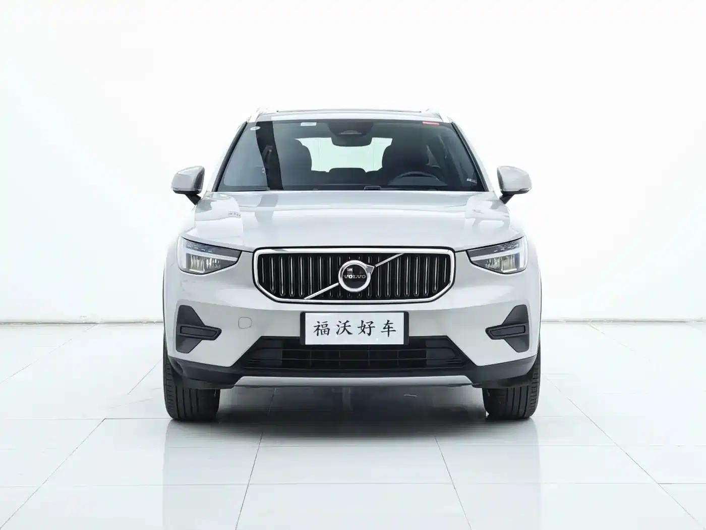 2024 Volvo XC40 B3 Inscription Luxury Edition — миниатюра 2